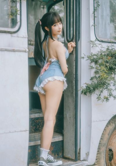 裸体女人与公牛的性行为_超清在线视频播放
